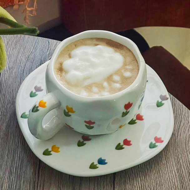 لاتيه ساخن مع نكهات